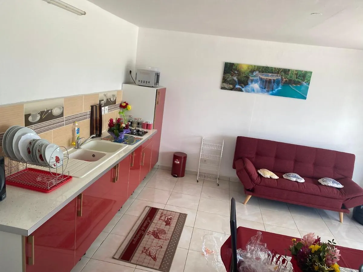 Studio Situe En Bas De Villa Le Moule Holiday home